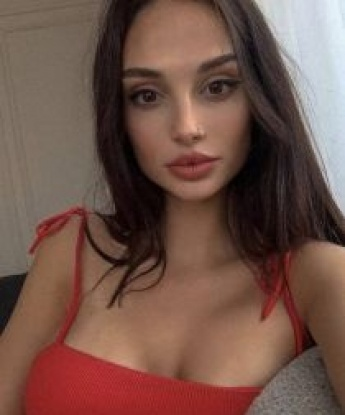 Живу в Москве и рада встречам с джентльменами, которые ценят качественный сервис и интимные приключения.
У меня широкий арсенал услуг, который позволяет удовлетворить любые ваши желания – от романтических эскорт-услуг до разнообразных сексуальных экспериментов. Комбинируя нежные прикосновения и страстный интим, я обеспечу тебе незабываемый опыт, который заставит тебя возвращаться ко мне снова и снова. 🌟
Мои услуги сопровождаются искренней заботой и уважением к каждому клиенту. Меня можно описать как открытую, общительную и легкую в общении, что обязательно создаст расслабленную атмосферу и позволит тебе почувствовать себя комфортно со мной. 💋
У меня есть множество положительных отзывов на мою работу, которые подчеркивают мою профессиональность и умение удовлетворять своих клиентов. В моем профиле ты найдешь яркие фото, которые позволят тебе представить, какие сказочные приключения ждут нас.
Не упускай возможность окунуться в мир страсти и наслаждений вместе со мной в Москве. Жду тебя, чтобы сделать наши встречи незабываемыми. 😘 Ирочка
